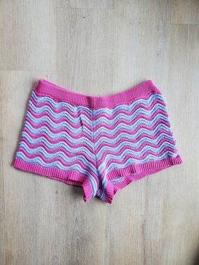 🌸🌊 Summer Pink Wavy Knit Women's Booty Shorts